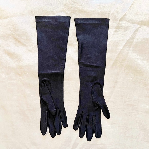 ELBOW LENGTH GLOVES, BLACK, ONE SIZE, ISOTONER, 81% NYLON 19% SPANDEX, UNWORN - Picture 1 of 4